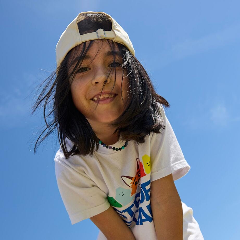 Studet wearin a white hat